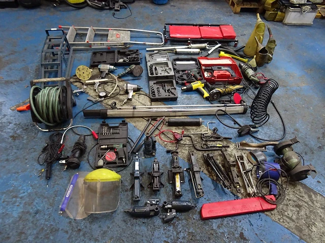 Partij gereedschap en toebehoren - afbeelding 1 van  7