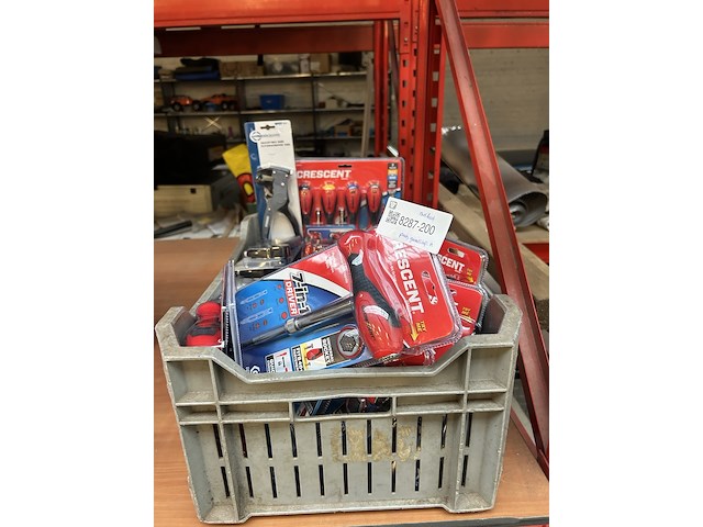 Partij gereedschap inclusief krat w.o. multitool, striptang w.o. crescent - afbeelding 1 van  7