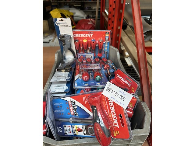 Partij gereedschap inclusief krat w.o. multitool, striptang w.o. crescent - afbeelding 2 van  7
