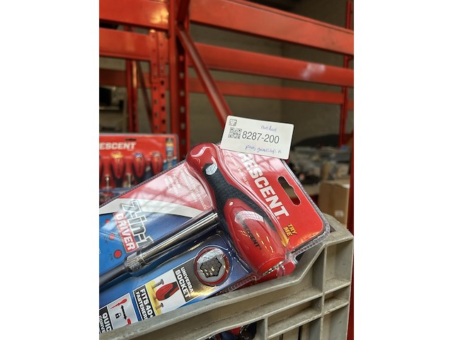 Partij gereedschap inclusief krat w.o. multitool, striptang w.o. crescent - afbeelding 5 van  7