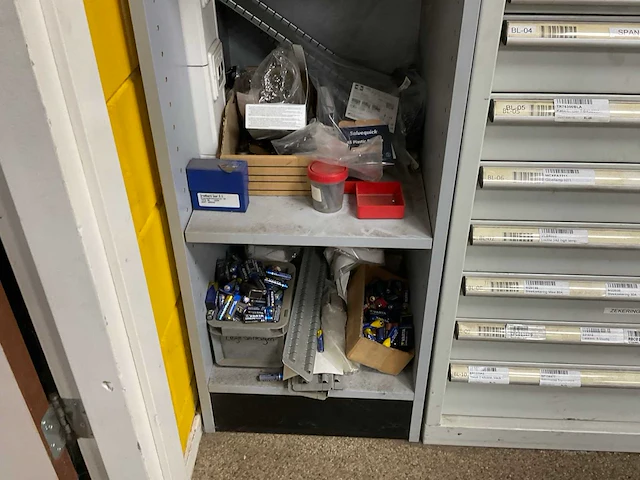 Partij gereedschap toebehoren en divers - afbeelding 17 van  24
