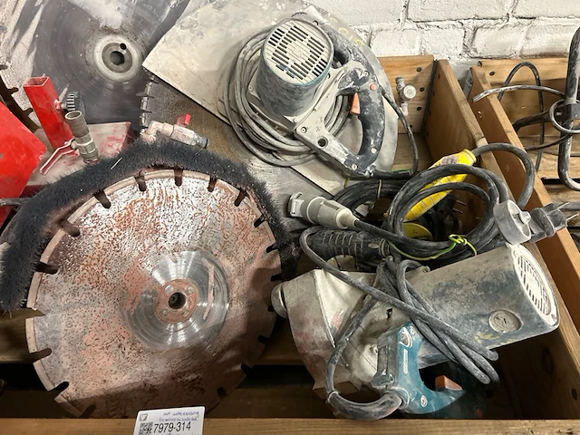 Partij gereedschap w.o. diamantzaag, freesmachine - afbeelding 2 van  8