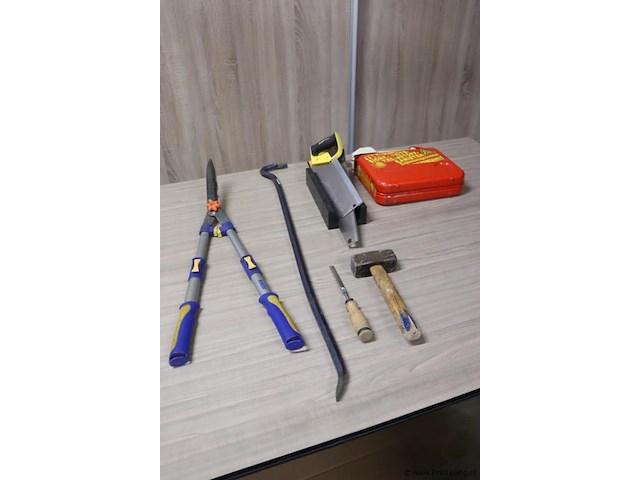Partij gereedschappen o.a. heggenschaar, hamer, zaag & koevoet; - afbeelding 1 van  8