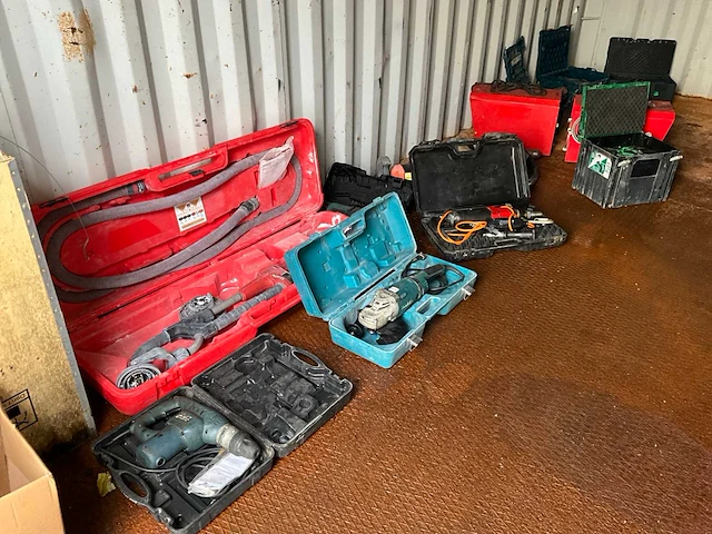 Partij gereedschappen - afbeelding 1 van  8