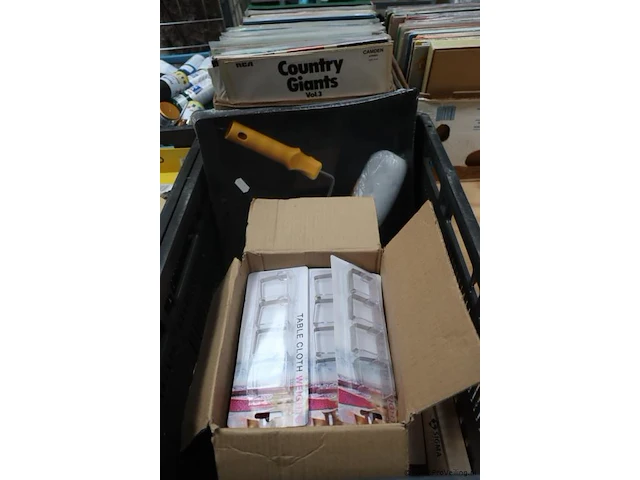Partij gereedschap/verfartikelen bestaande uit o.a. verfkrabbers, siliconenkit, stofmaskers, verfrollers, stiften & stekkers - afbeelding 6 van  10