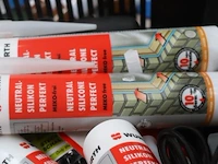 Partij gereedschap/verfartikelen bestaande uit o.a. verfkrabbers, siliconenkit, stofmaskers, verfrollers, stiften & stekkers - afbeelding 8 van  10