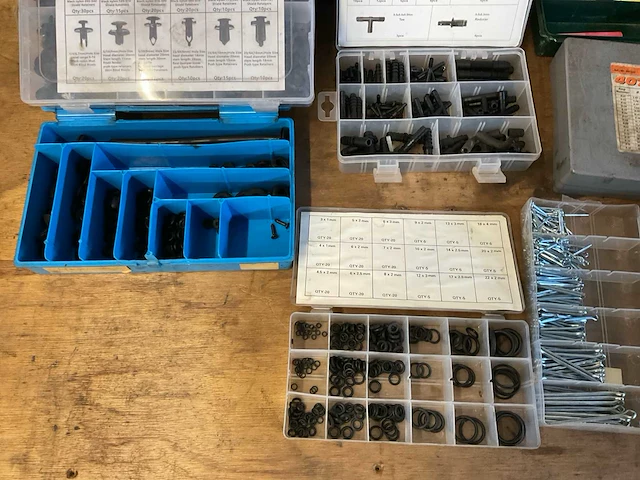 Partij gevulde assortiments dozen - afbeelding 11 van  16