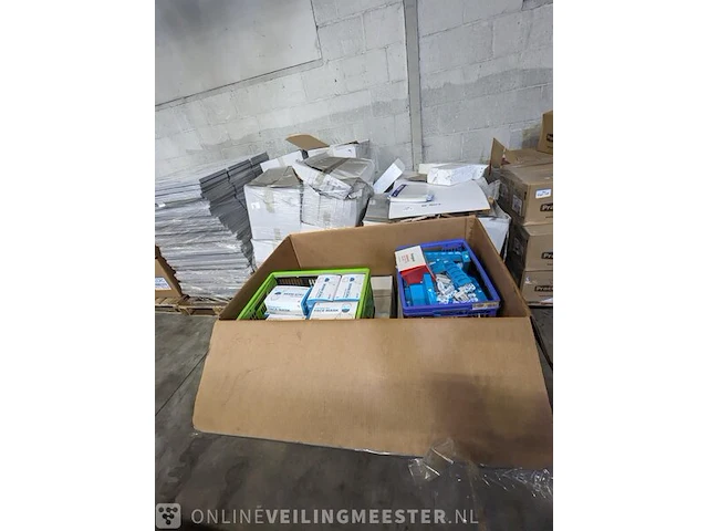 Partij gezichtsmaskers en 3x doos mondkapjes - afbeelding 1 van  9