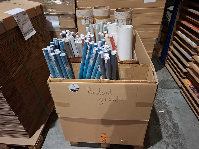 Partij giant posters, ca 260 stuks. - afbeelding 1 van  14