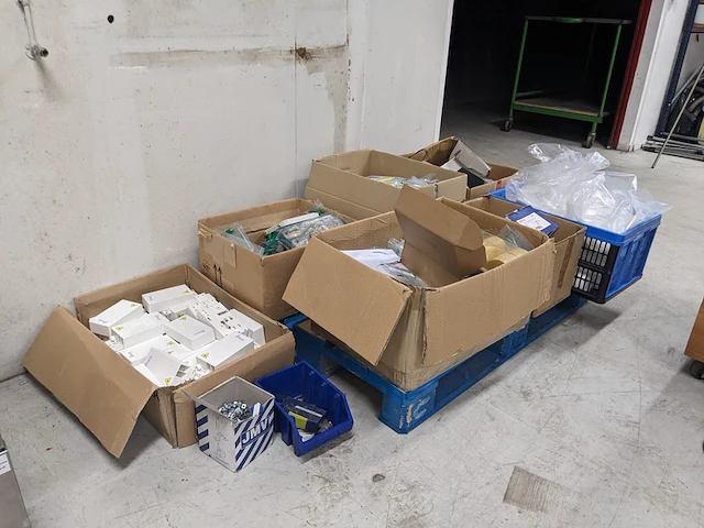 Partij glasvezel benodigdheden , o.a. jmv, philips, delta, nokia - afbeelding 1 van  28