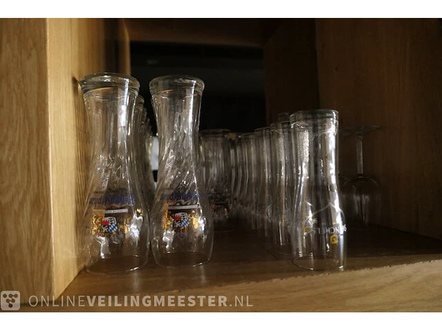 Partij glaswerk en koffiekoppen - afbeelding 2 van  17