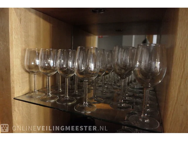 Partij glaswerk en koffiekoppen - afbeelding 7 van  17
