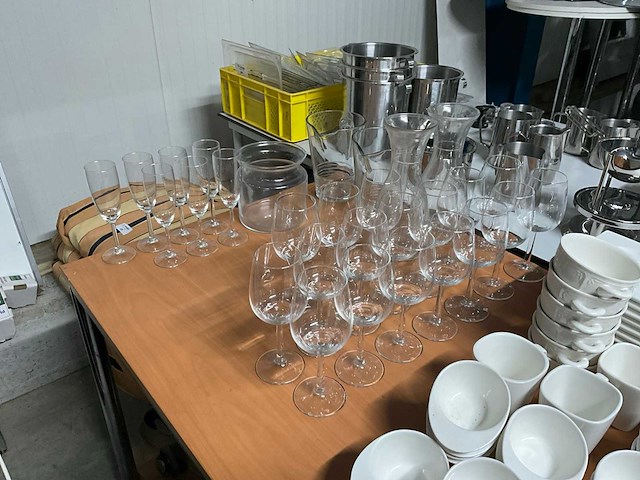 Partij glaswerk - afbeelding 1 van  6