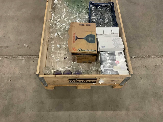 Partij glaswerk - afbeelding 2 van  3