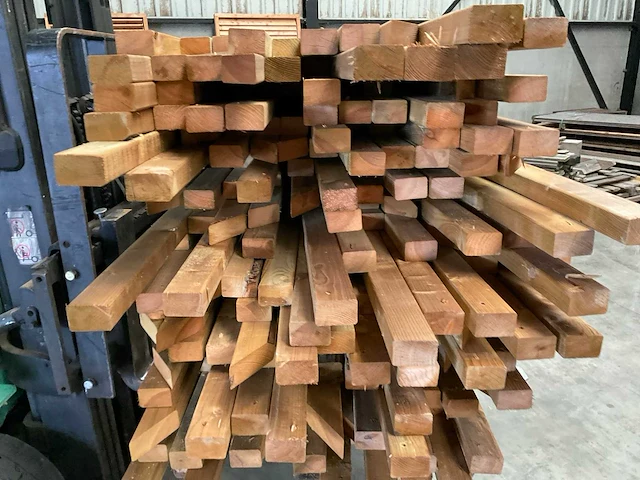 Partij grenen balken 80-180x6,5x4,5 cm - afbeelding 2 van  10