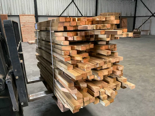 Partij grenen balken 80-180x8,5x4,5 cm - afbeelding 7 van  8