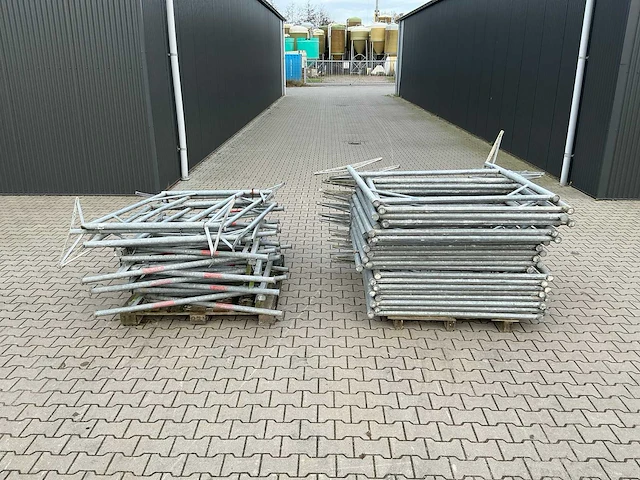 Partij h-bokken / h-jukken voor gevelsteiger - afbeelding 1 van  11