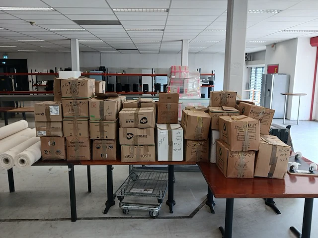 Partij handgemaakte verschillende keramiek schalen, 001 - afbeelding 2 van  2