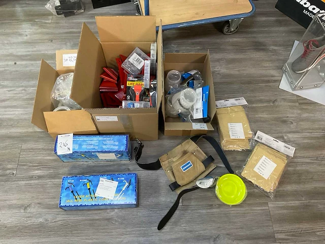 Partij handgereedschap en divers - afbeelding 1 van  6
