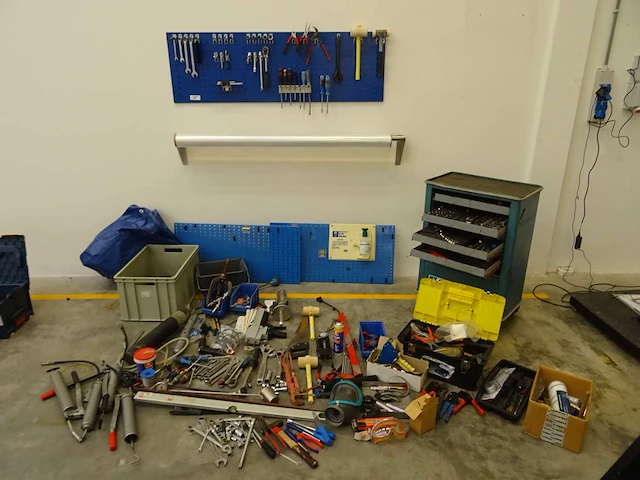 Partij handgereedschap - afbeelding 1 van  2
