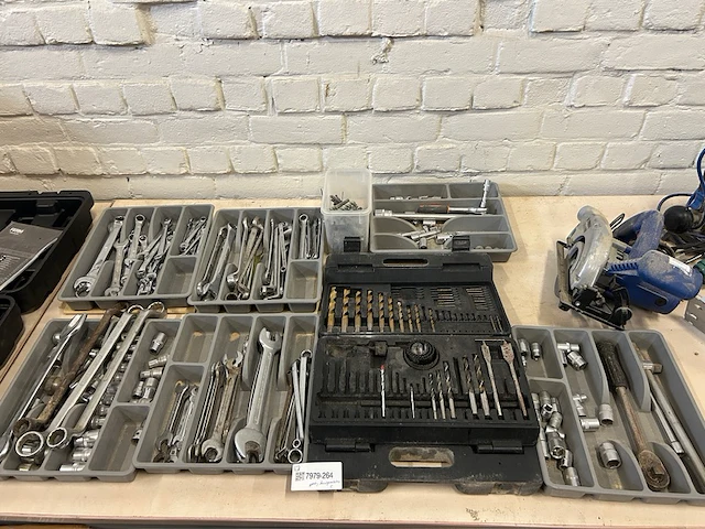 Partij handgereedschap - afbeelding 1 van  8