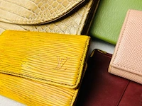 Partij handtassen en portemonnees louis vuitton, cartier, guess by marciano - afbeelding 2 van  10
