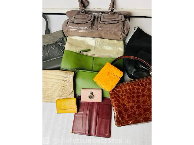 Partij handtassen en portemonnees louis vuitton, cartier, guess by marciano - afbeelding 4 van  10