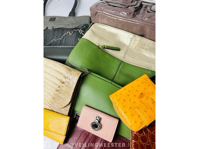 Partij handtassen en portemonnees louis vuitton, cartier, guess by marciano - afbeelding 6 van  10