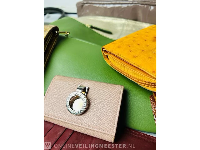 Partij handtassen en portemonnees louis vuitton, cartier, guess by marciano - afbeelding 7 van  10