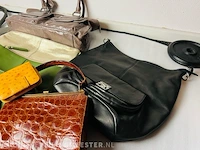 Partij handtassen en portemonnees louis vuitton, cartier, guess by marciano - afbeelding 8 van  10