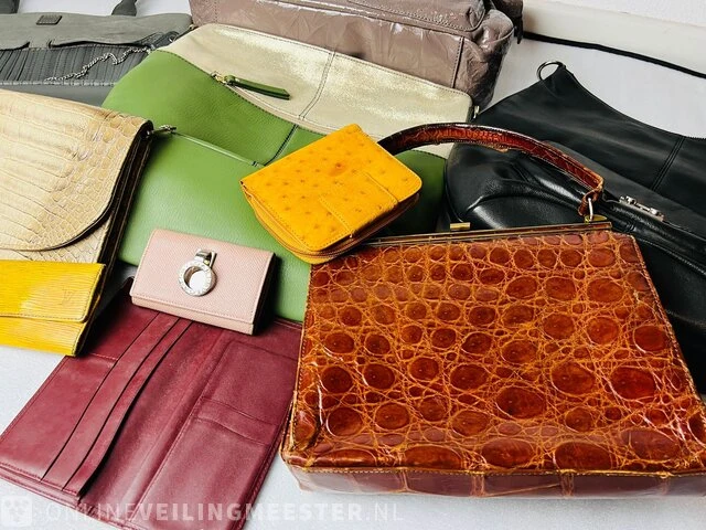 Partij handtassen en portemonnees louis vuitton, cartier, guess by marciano - afbeelding 9 van  10