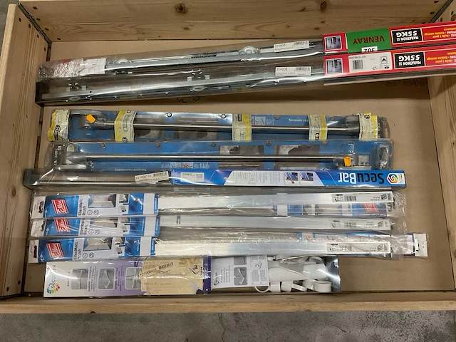 Partij hang- & sluitwerk - afbeelding 4 van  5