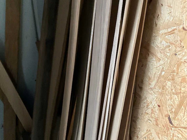 Partij hard houten plinten en toebehoren - afbeelding 3 van  7