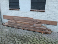 Partij hardhout: 15 balken hoofdzakelijk 12 x 7 cm met lengtes 110 tot 290 cm. - afbeelding 4 van  4