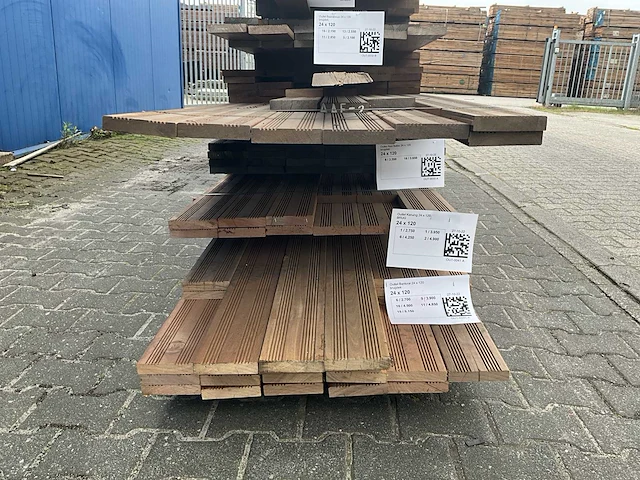 Partij hardhout brugdek planken 24 x 120 (223x) - afbeelding 15 van  16