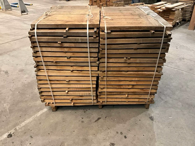 Partij hardhout circa 230 stuks eiken planken 67x14,5x4cm - afbeelding 1 van  2