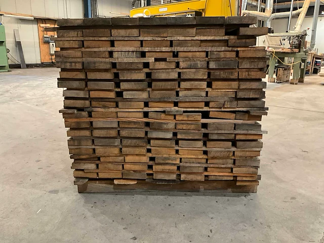Partij hardhout circa 230 stuks eiken planken 67x14,5x4cm - afbeelding 2 van  2