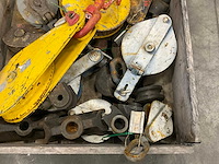 Partij hijshaken met katrol - afbeelding 3 van  5