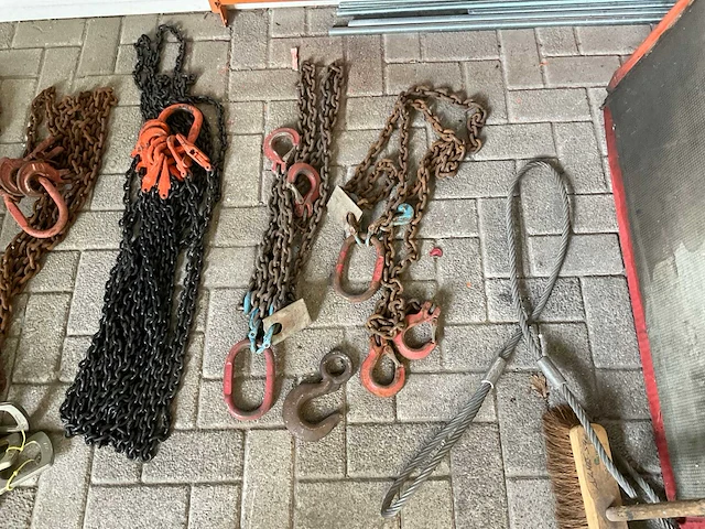 Partij hijskettingen en valbeveiliging - afbeelding 2 van  5
