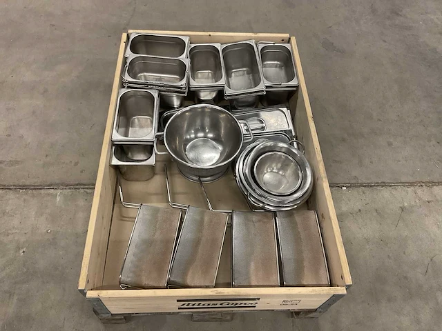 Partij horeca benodigheden - afbeelding 1 van  3