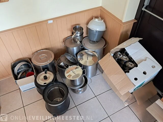 Partij horeca soeppannen en soepkommen - afbeelding 1 van  8