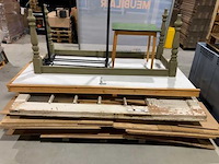 Partij hout, deur met kozijn, antieke dubbel deur, tafelonderstel, tafelblad etc. - afbeelding 1 van  4