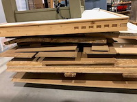 Partij hout, deur met kozijn, antieke dubbel deur, tafelonderstel, tafelblad etc. - afbeelding 4 van  4