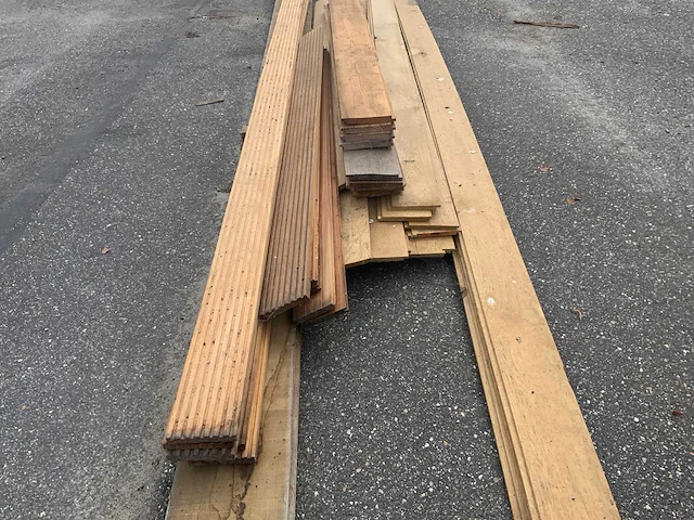 Partij hout eiken en douglas (circa 1 m³) - afbeelding 5 van  6