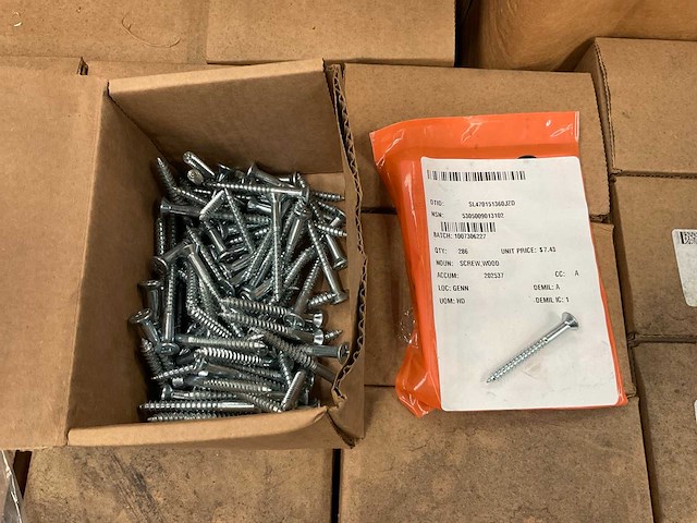 Partij hout schroeven - afbeelding 1 van  3