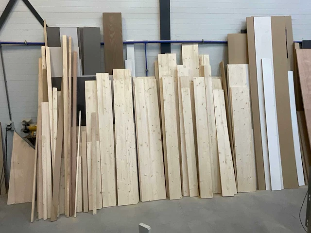 Partij hout - afbeelding 1 van  9