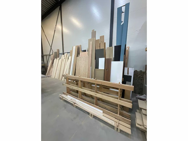 Partij hout - afbeelding 2 van  9