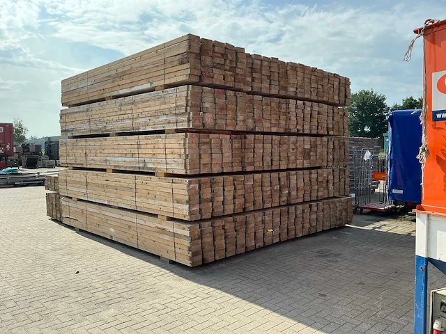 Partij houten balken (80x) - afbeelding 1 van  4