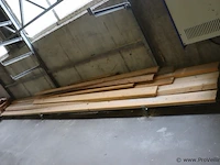 Partij houten balken, diverse afmetingen o.a. 5mtr (l) - afbeelding 1 van  4