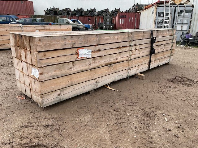 Partij houten balken - afbeelding 1 van  6